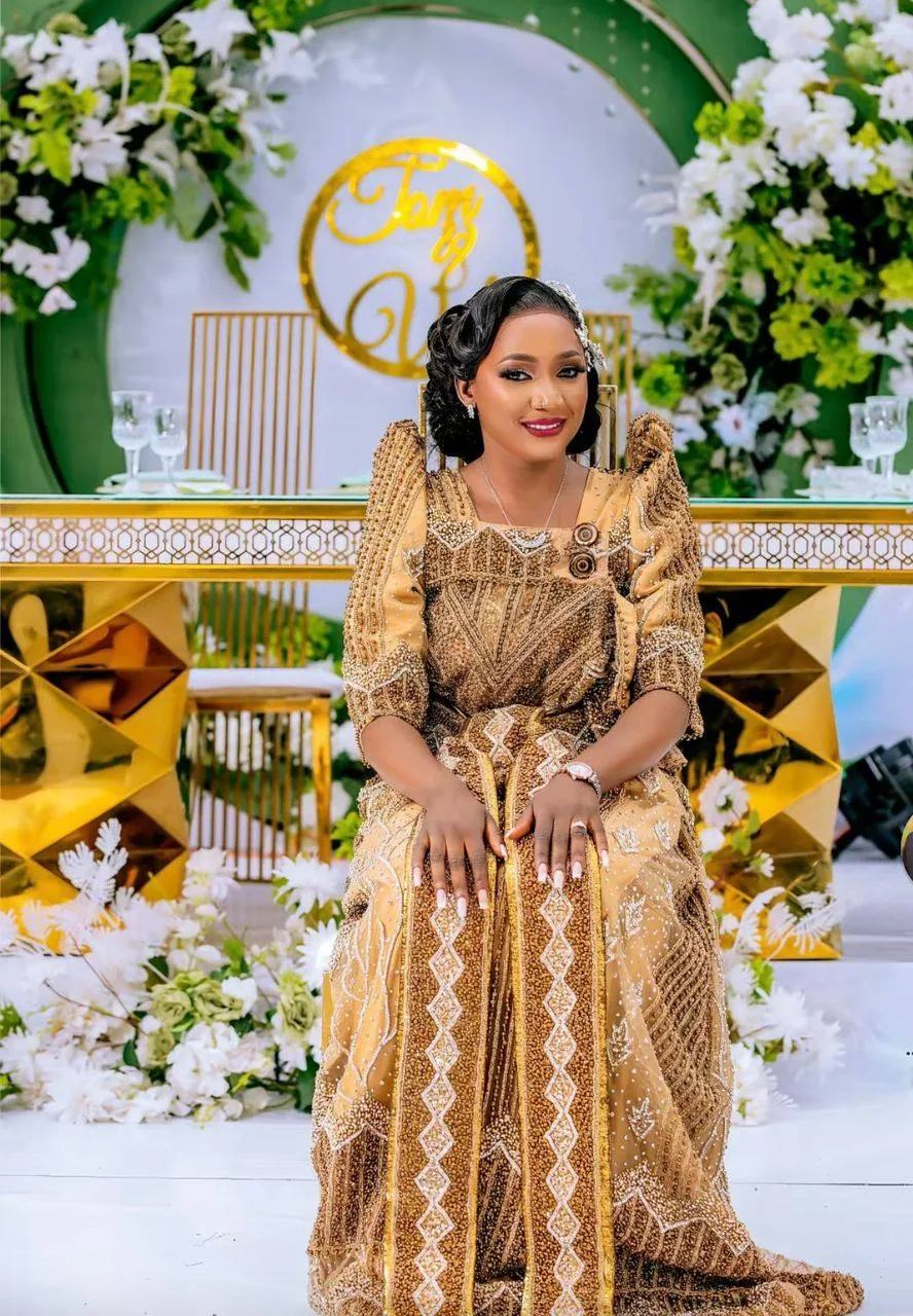 Elegant gold wedding décor and bridal styling